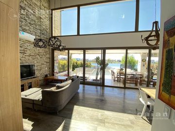 Hermosa Casa al Lago - Barrio Tipas, Nordelta