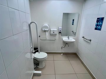 VENTA DERECHOS CENTRO MEDICO 6 BOX + RAYOS PROVIDENCIA
