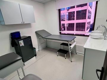 VENTA DERECHOS CENTRO MEDICO 6 BOX + RAYOS PROVIDENCIA