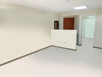 AMPLIO DEPARTAMENTO / OFICINA EN SAN MIGUEL EN EXCELENTE ZONA COMERCIAL