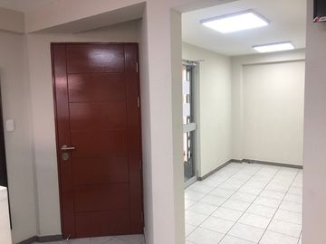 AMPLIO DEPARTAMENTO / OFICINA EN SAN MIGUEL EN EXCELENTE ZONA COMERCIAL