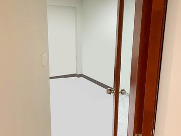 AMPLIO DEPARTAMENTO / OFICINA EN SAN MIGUEL EN EXCELENTE ZONA COMERCIAL