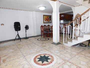 casa en venta en los almendros. Cod V86385