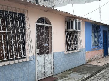 Vendo Villa sauces 6. 1 planta.  Sector norte. Buena ubicación.  Cerca avenida principal.