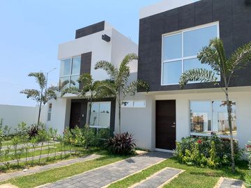 CASA EN VENTA EN ACAPULCO CON ALBERCA Y CLUB DE PLAYA
