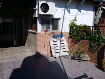 EXCELENTE DEPARTAMENTO EN PLANTA ALTA.