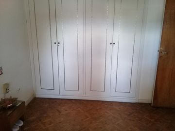 EXCELENTE DEPARTAMENTO EN PLANTA ALTA.