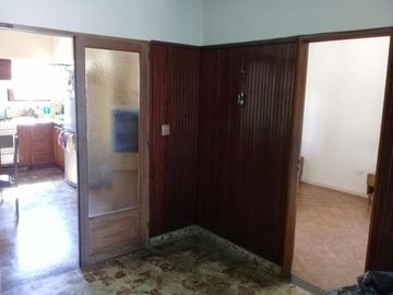 EXCELENTE DEPARTAMENTO EN PLANTA ALTA.