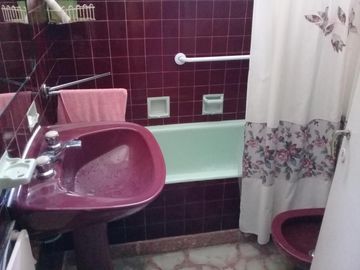 EXCELENTE DEPARTAMENTO EN PLANTA ALTA.