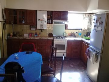 EXCELENTE DEPARTAMENTO EN PLANTA ALTA.