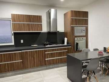 CASA CON ALBERCA EN CERRADA DEL PEDREGAL, SLP