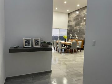CASA CON ALBERCA EN CERRADA DEL PEDREGAL, SLP