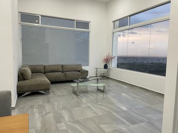 CASA CON ALBERCA EN CERRADA DEL PEDREGAL, SLP