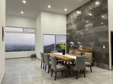 CASA CON ALBERCA EN CERRADA DEL PEDREGAL, SLP