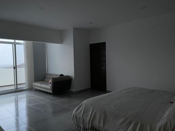 CASA CON ALBERCA EN CERRADA DEL PEDREGAL, SLP