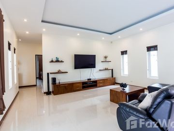 Luxury 3-Bedroom Pool Villa in Hua Hin at Palm Villas(HV299)