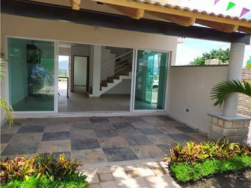 Casa 3 recácamaras, con  alberca en condominio, Xochitepec, Mor.