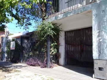 Casa para 2 Familias en venta en Paso del Rey Norte