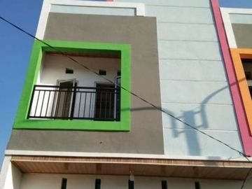 Ruko 2 lantai Semi Furnished siap huni di Bekasi Utara