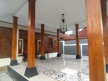 Hunian Joglo dengan Tanah Luas PLUS Kolam Renang Pribadi di Prambanan