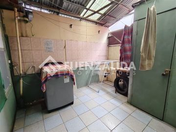 Casa en venta de 13 dorm. en Pudahuel negocio