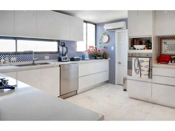 VENDO ESPECTACULAR APARTAMENTO 285MTS, 4 ALCOBAS CON BAÑO, EL PRADO