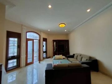 Disewakan Rumah Mewah & Strategis full marmer Di jln Kecilung Surabaya Pusat