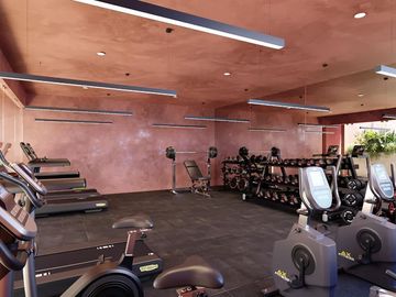 Condominio con alberca infinity, jacuzzi, area de hamacas, gimnasio, co-working,