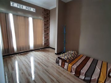 Rumah 3 Lantai Siap Huni
