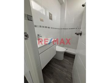 🏡 ¡El hogar que siempre soñaste en La Esperanza es una realidad!

✨ Vive en este moderno y funcional departamento ubicado en el tercer piso de la ca