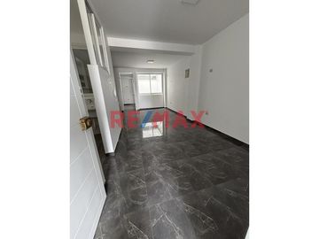 🏡 ¡El hogar que siempre soñaste en La Esperanza es una realidad!

✨ Vive en este moderno y funcional departamento ubicado en el tercer piso de la ca
