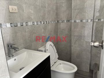 🏡 ¡El hogar que siempre soñaste en La Esperanza es una realidad!

✨ Vive en este moderno y funcional departamento ubicado en el tercer piso de la ca