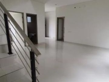 Rumah Gress Greenland Residence , Strategis