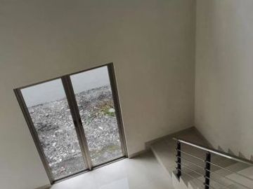 Rumah Gress Greenland Residence , Strategis
