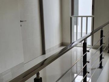 Rumah Gress Greenland Residence , Strategis
