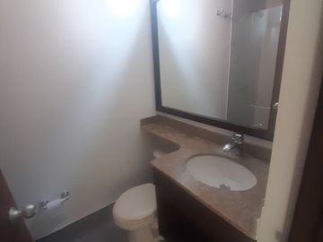 apartamento en venta en la hacienda. Cod V5408