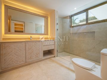 Casa en Venta, La Marina, Puerto Cancún, Cancún