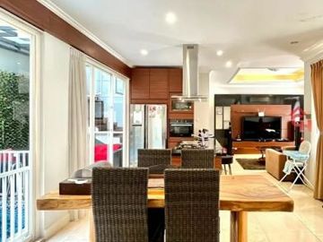 DIJUAL RUMAH TOWN HOUSE (Siap Huni/Fully Furnish)BARU RENOVASI DI BELAKANG CITOS JAKARTA SELATAN
