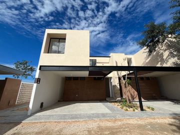 Casa en venta tipo Villa al norte de Mérida en privada de sólo 8 casas