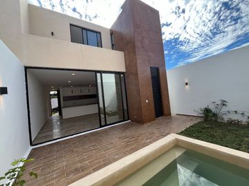 Casa en venta tipo Villa al norte de Mérida en privada de sólo 8 casas