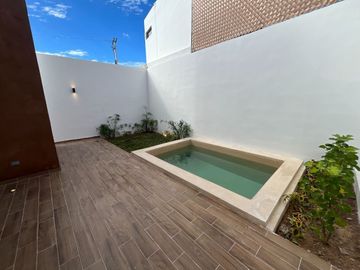 Casa en venta tipo Villa al norte de Mérida en privada de sólo 8 casas