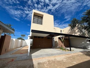 Casa en venta tipo Villa al norte de Mérida en privada de sólo 8 casas