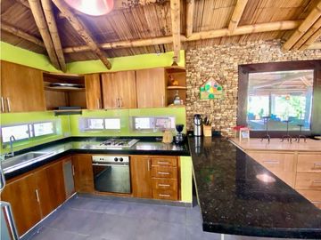 SE VENDE HOTEL CAMPESTRE A 5 MINUTOS DEL AEROPUERTO VA CALI