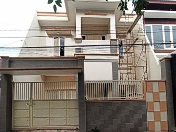 xyhne.Rumah Sutorejo Selatan NEW MINIMALIS, Carport 1, garasi 1
