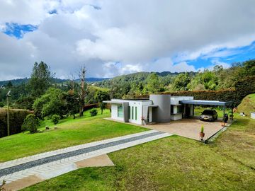 casa campestre en venta en altos del escobero. Cod V12238