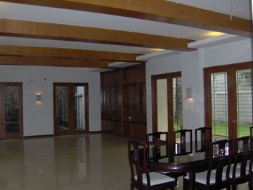 Di Sewa Rumah Simprug Garden