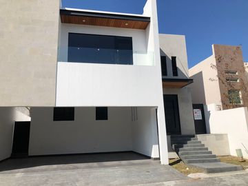 Casas Venta Monterrey Zona Carr. Nacional 58-CV-3136