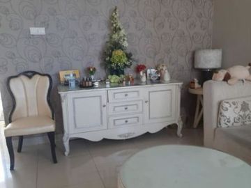Rumah Imperial Beach Pakuwon City, Strategis, Minimalis, Furnish, Siap Huni
