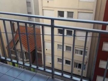 DEPARTAMENTO A LA VENTA 3 AMBIENTES C/ BALCON CORRIDO A LA CALLE ** Urgencia de venta por viaje**