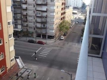 DEPARTAMENTO A LA VENTA 3 AMBIENTES C/ BALCON CORRIDO A LA CALLE ** Urgencia de venta por viaje**